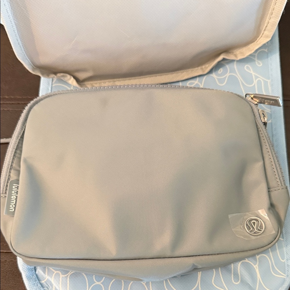 lululemon athletica every where belt bag 2L 
Gray color 
No tags but new !